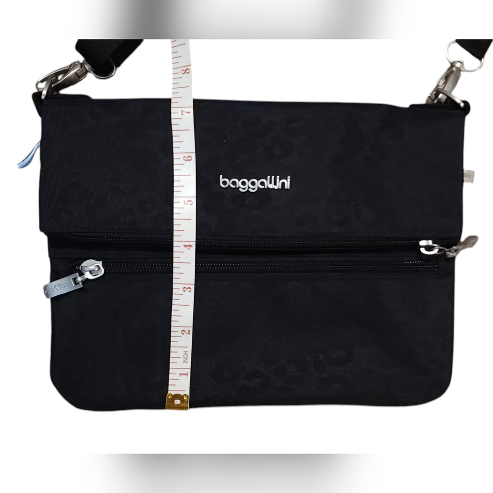 Baggallini Flip Zip Crossbody Black Cheetah Emboss - Picture 5 of 11
